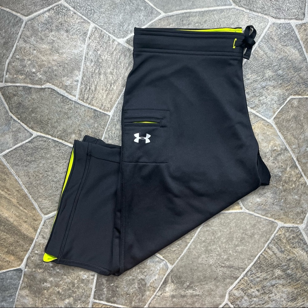 Under Armour Green HeatGear Semi-Fitted Capris